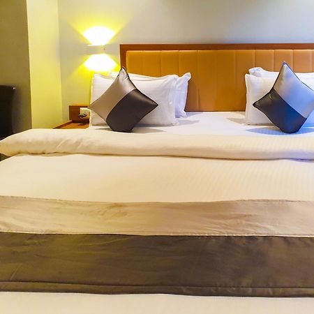 Hotel Nova Star Rajkot Eksteriør billede