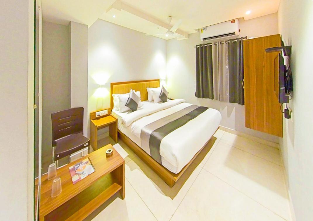 Hotel Nova Star Rajkot Eksteriør billede