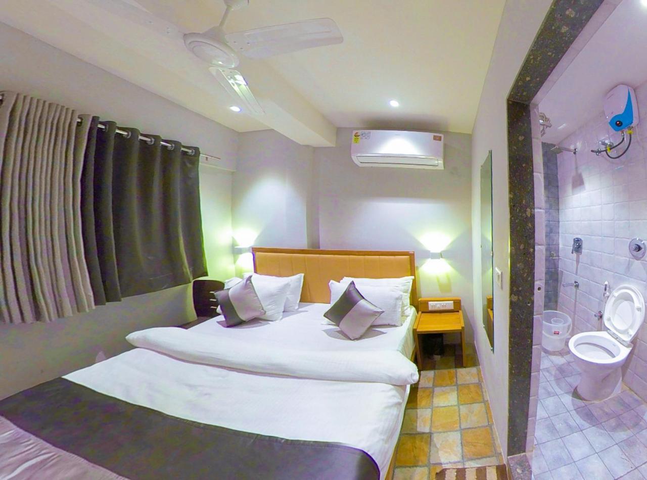 Hotel Nova Star Rajkot Eksteriør billede