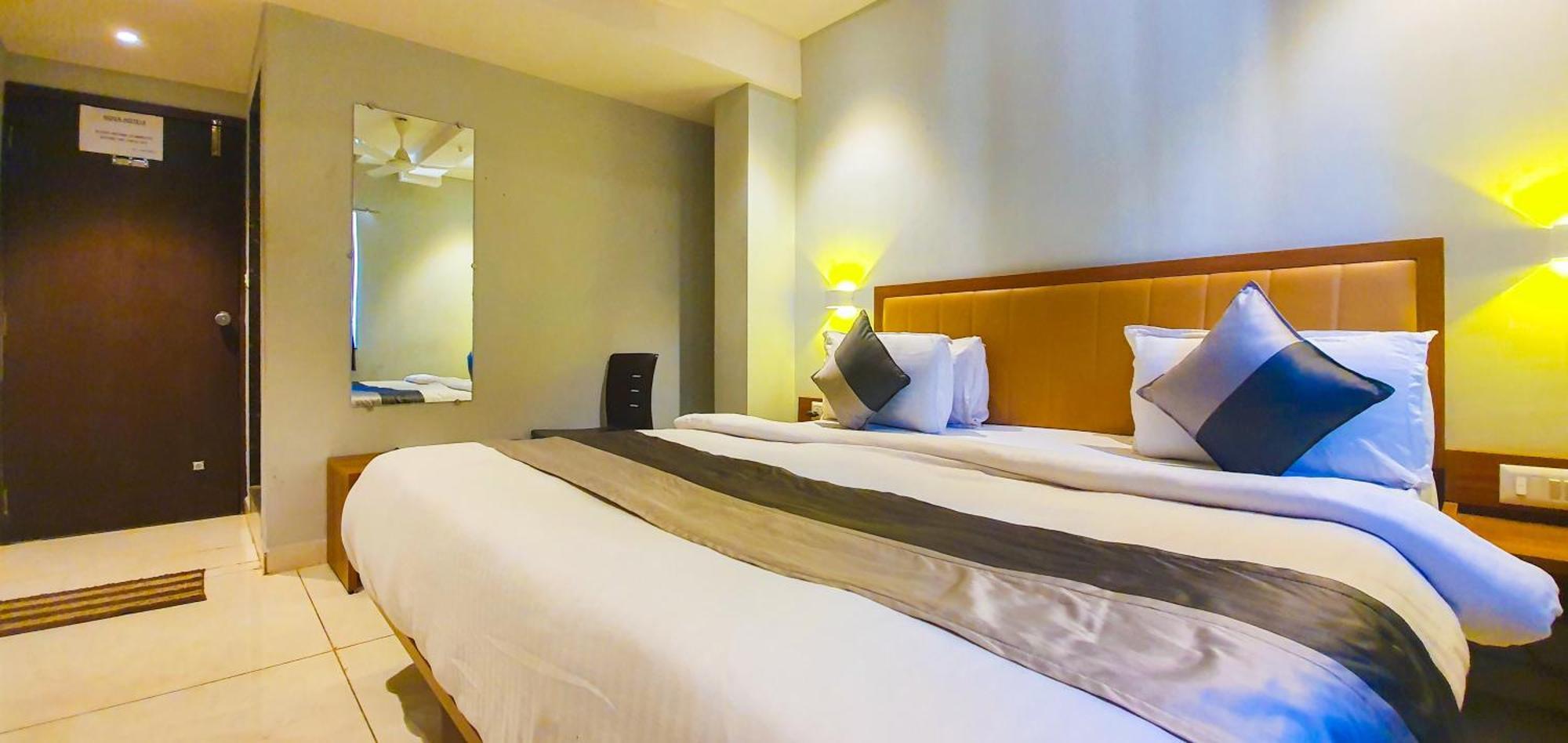 Hotel Nova Star Rajkot Eksteriør billede