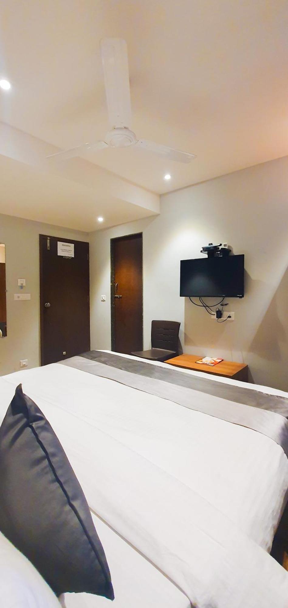 Hotel Nova Star Rajkot Eksteriør billede