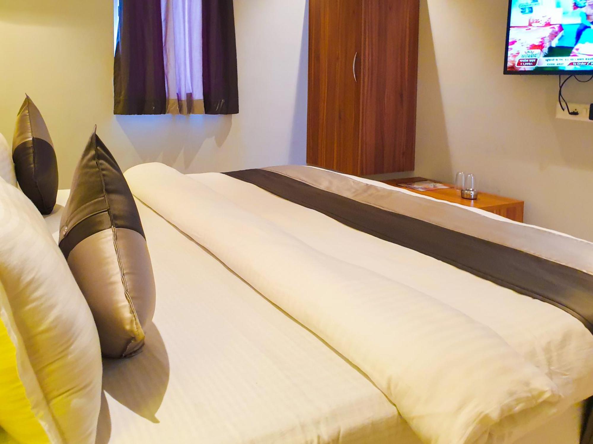 Hotel Nova Star Rajkot Eksteriør billede