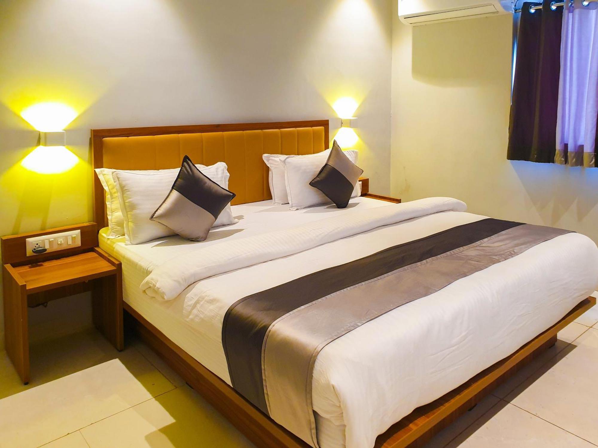 Hotel Nova Star Rajkot Eksteriør billede
