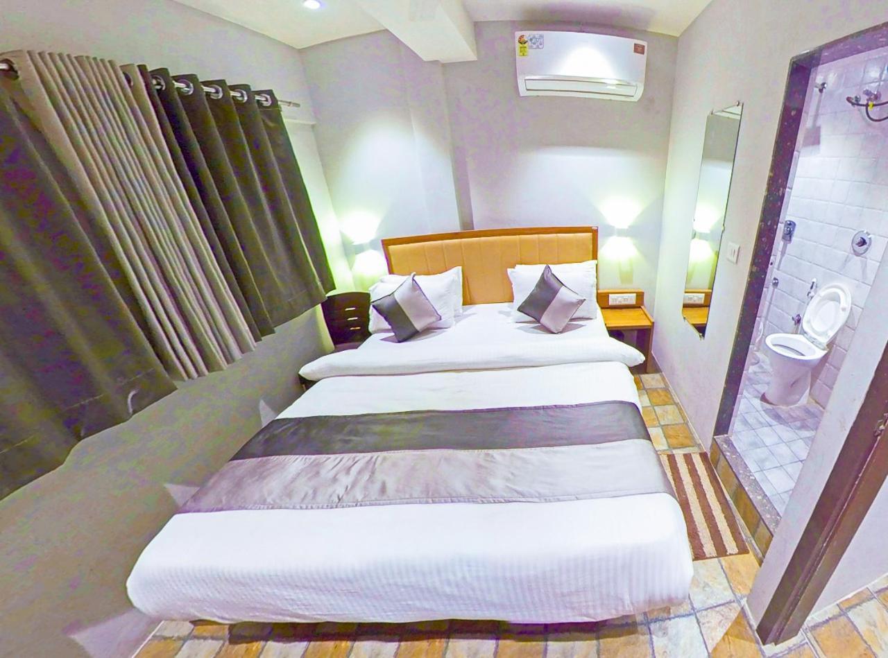 Hotel Nova Star Rajkot Eksteriør billede