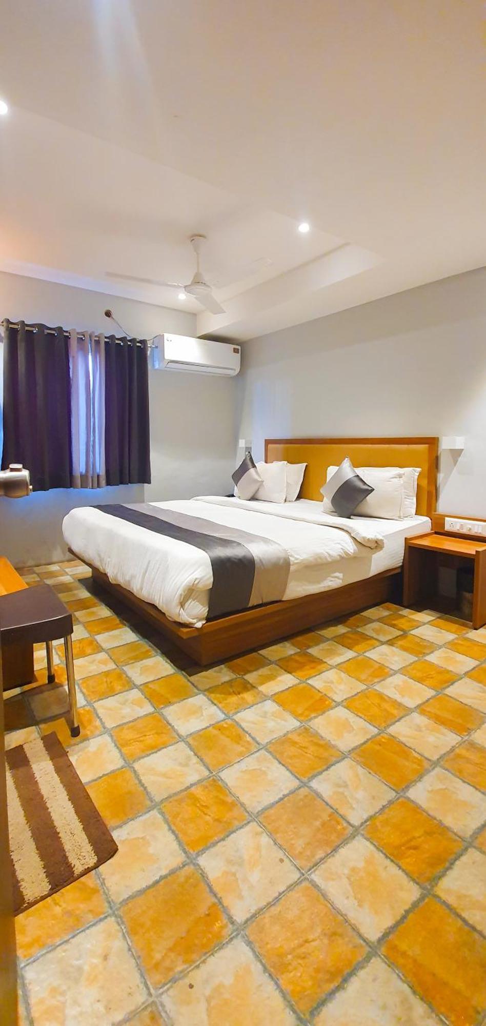 Hotel Nova Star Rajkot Eksteriør billede