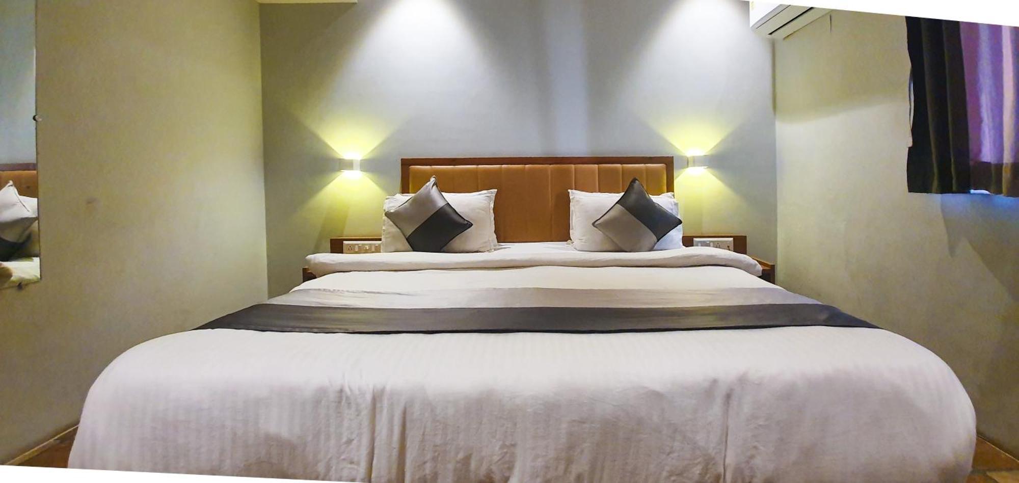 Hotel Nova Star Rajkot Eksteriør billede