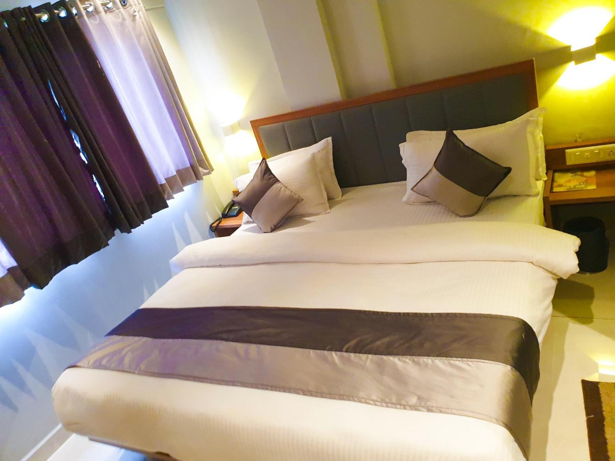 Hotel Nova Star Rajkot Eksteriør billede
